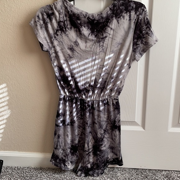 Romper - Picture 2 of 2